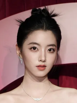 He Ziyi